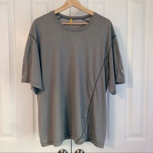 Men’s asymmetrical mountain hard wear t-shirt